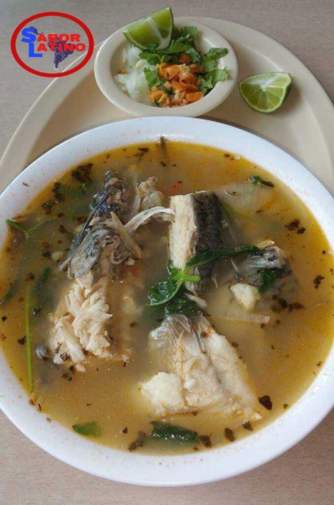 sopa de pescado salvadoreña